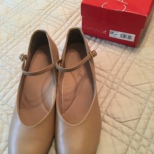 Capezio Shoea